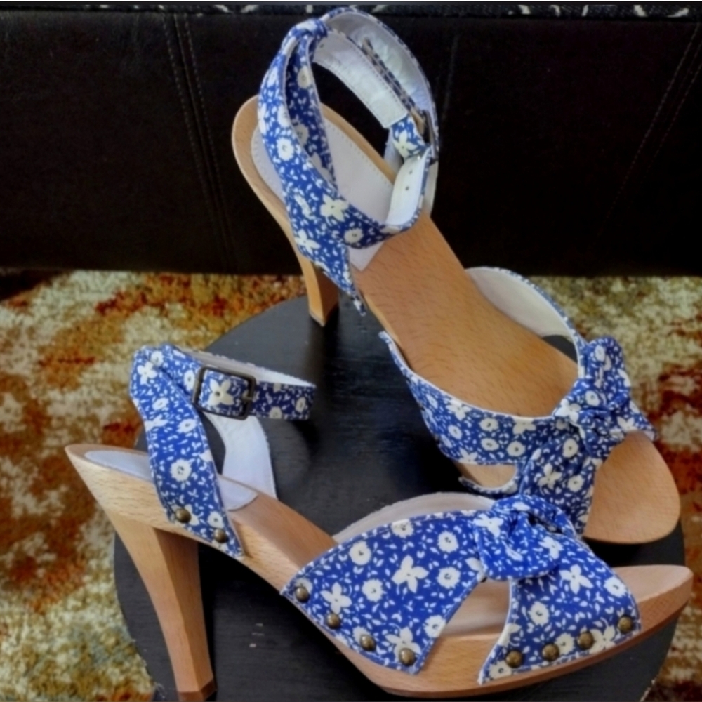 Ralph Lauren Heels - Picture 3 of 10